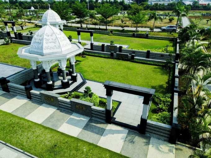 tipe royal family A di makam al azhar memorial garden