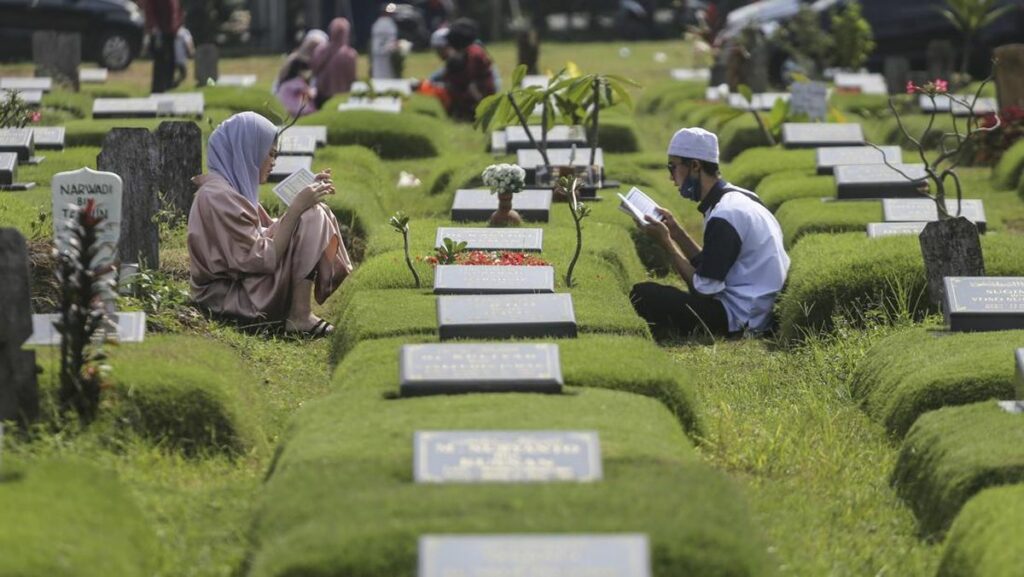 7 Tujuan Melakukan Ziarah Kubur dalam Islam