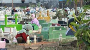 Panduan Menempatkan Makam Orang Tua Berdekatan